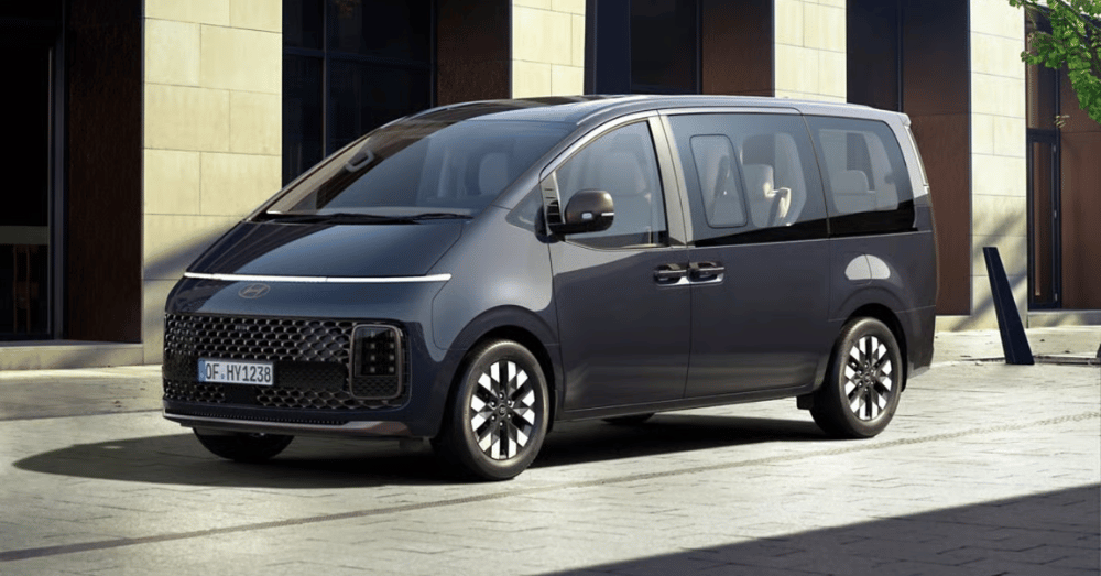 Hyundai's Space-Age Minivan Could Actually Land in America - featured image